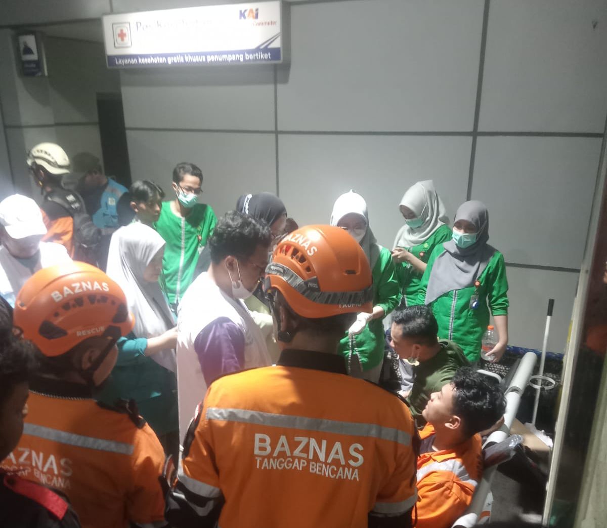 Rumah Sehat BAZNAS Bantu Evakuasi Korban Kecelakaan Kereta di Stasiun Bekasi Timur