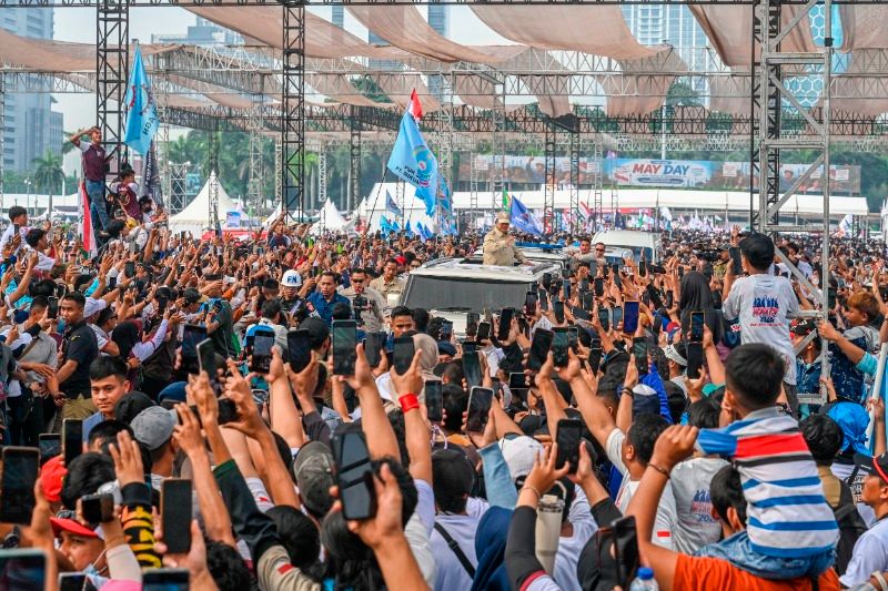 Panas Ekstrem Warnai May Day di Monas, Puluhan Buruh Terserang Heatstroke