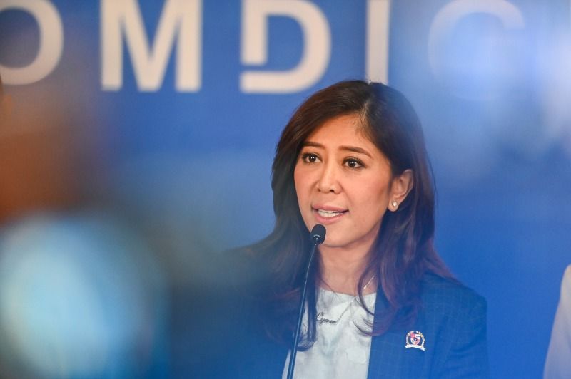 Menkomdigi Meutya Full Senyum! 1,7 Juta Akun 'Bocil' TikTok Resmi Masuk Kotak