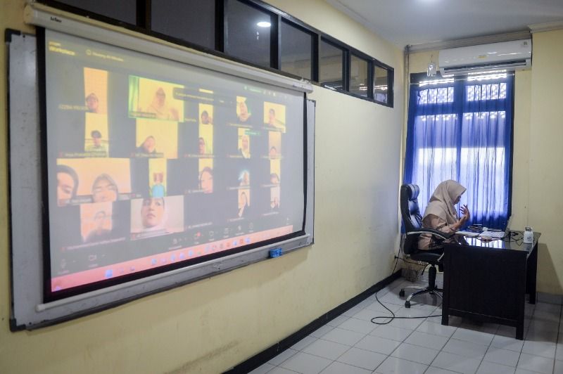 Alasan Kemendiktisaintek Akan Tutup Prodi yang tak Relevan Industri