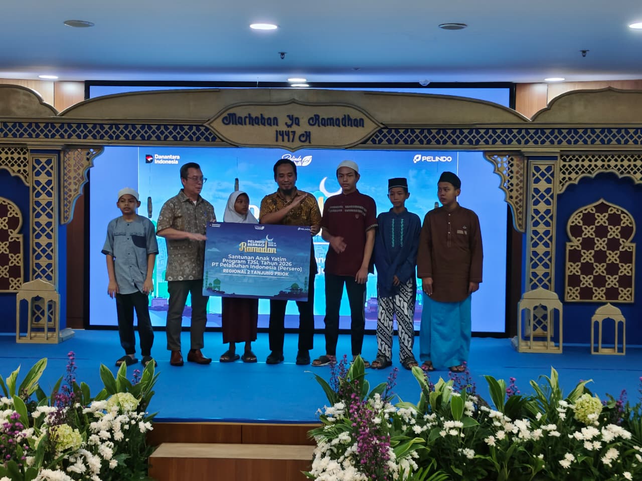 Pelindo Regional 2 Salurkan Ratusan Ribu Bantuan dalam Bentuk Santunan, Sembako, hingga Takjil