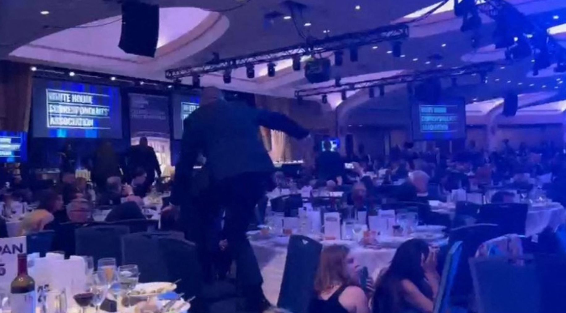 Keamanan Disorot! Pelaku Penembakan di Acara Trump Beraksi dari Atas Lantai