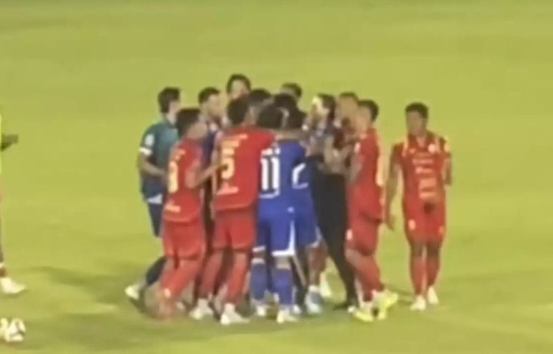 Rizky Ridho Terekam Jambak Rambut Beckham Saat Persija Vs Persib, Ini Kata Pssi