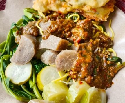 Rujak Khas Cirebon Antar ke Tanah Suci, Kisah Haru Jemaah Ini 16 Tahun Menabung Haji