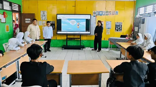 Pakar Pendidikan: Jangan Sampai Ada Layar Pintar Tapi Guru Kurang