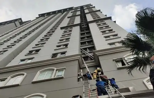 Kebakaran Apartemen Mediterania Telan Korban, 87 Penghuni Masih Terjebak hingga Kamis Siang