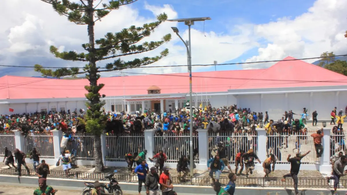 Demo di Wamena Berujung Ricuh, Wakapolres dan Anggota Dewan Luka-Luka